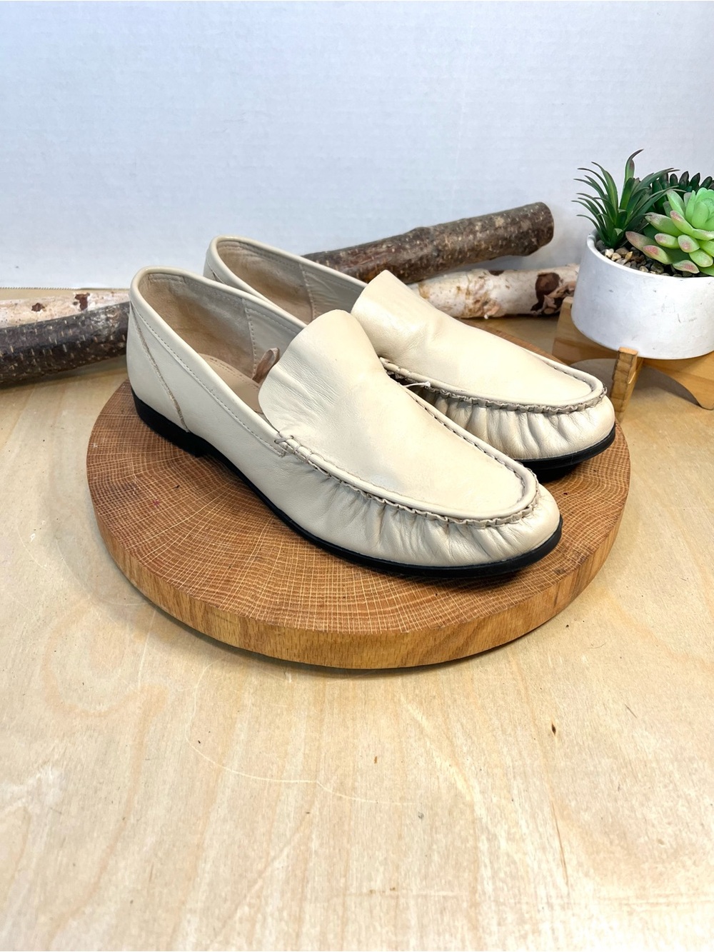 Zara Cream Leather Pleated Slip-On Driving Loafers Size 39 / US 8